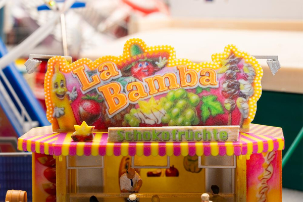 Verkaufsstand Schokofrüchte La Bamba Faller 140485, Bausatz